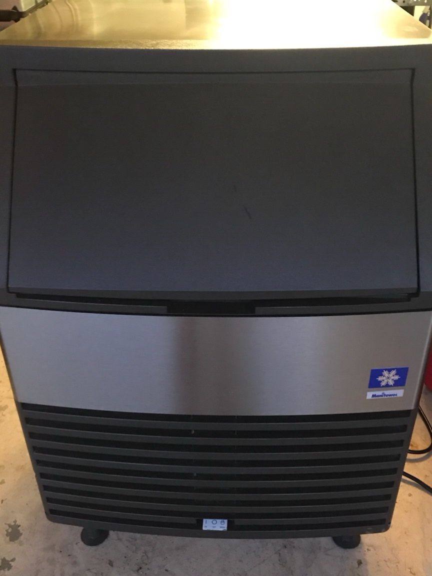 Manitowoc QD-0132A Air cooled ice maker