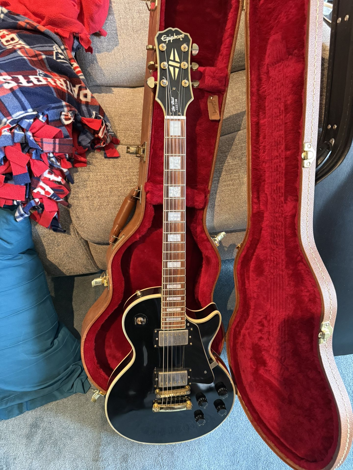 Epiphone Custom Les Paul 2006 Only 300.00 With Case