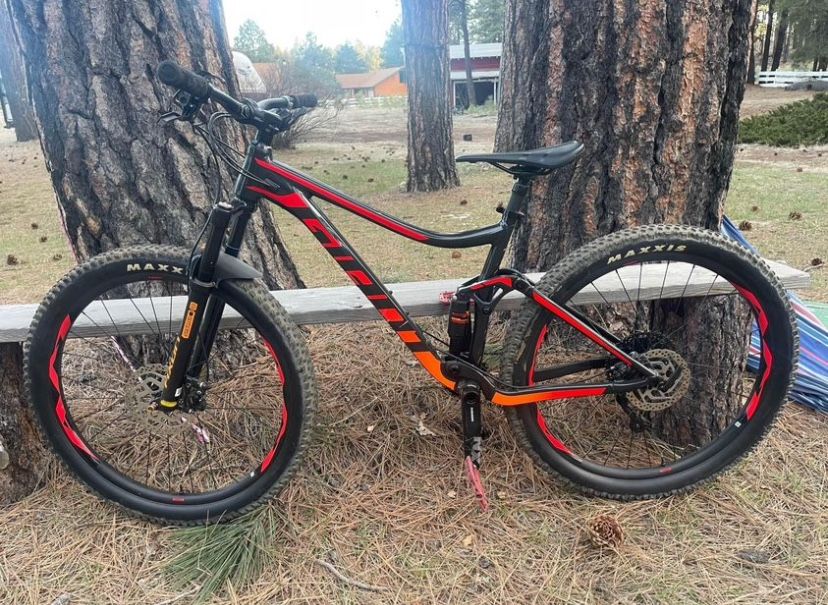 giant stance full suspension mountain bike size Medium 