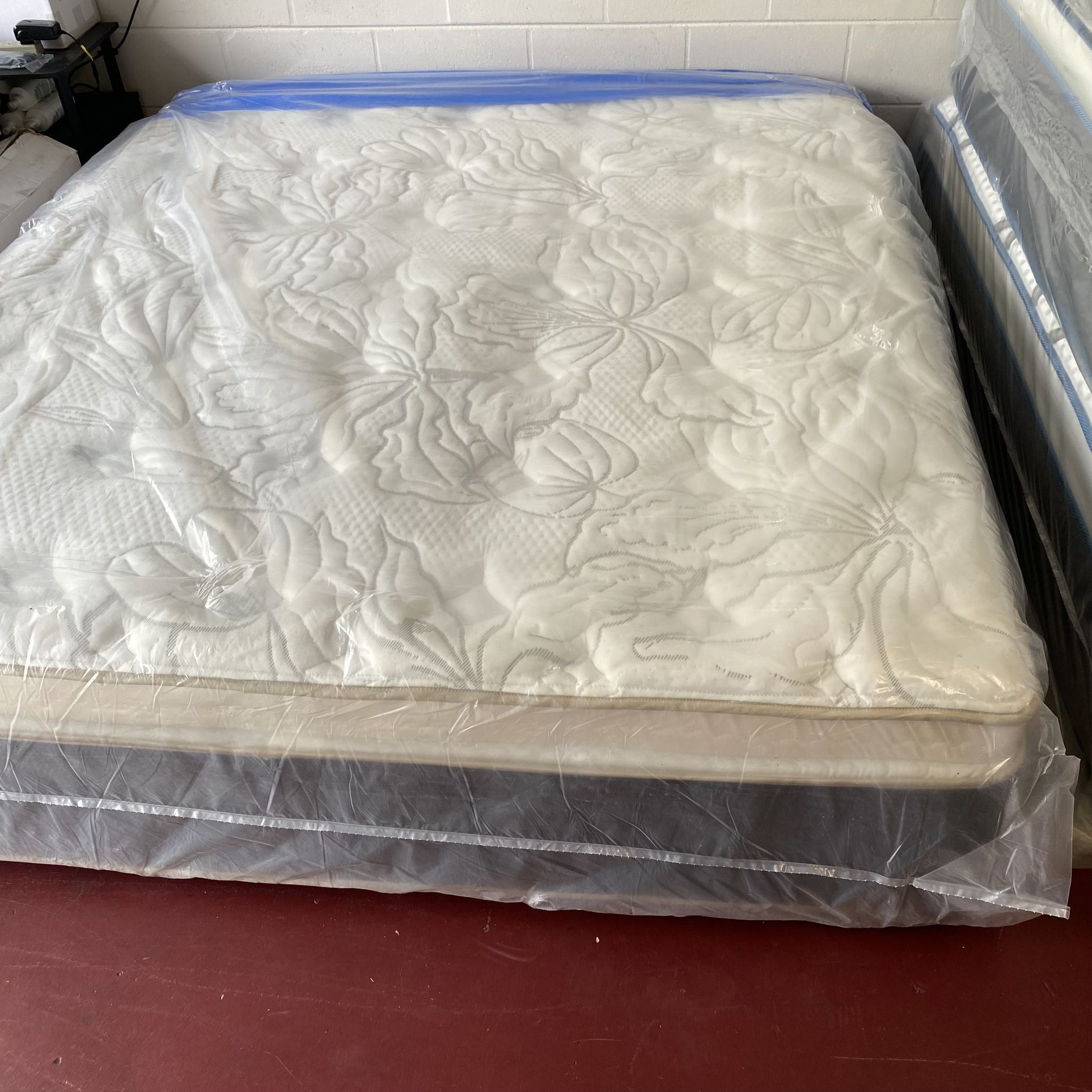 California King Size Mattress Pillow Top 14” Inches Thick Excellent Comfort Also Available: Twin, Full, Queen And King New From Factory Delivery Avail