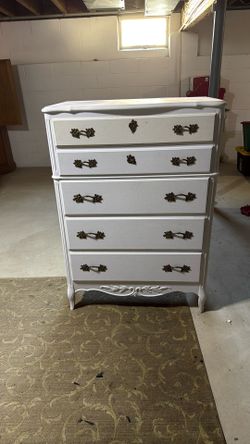 ANTIQUE DRESSER