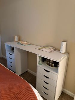 Brand new LED light mirror with vanity desk Brand new LED light mirror with vanity desk