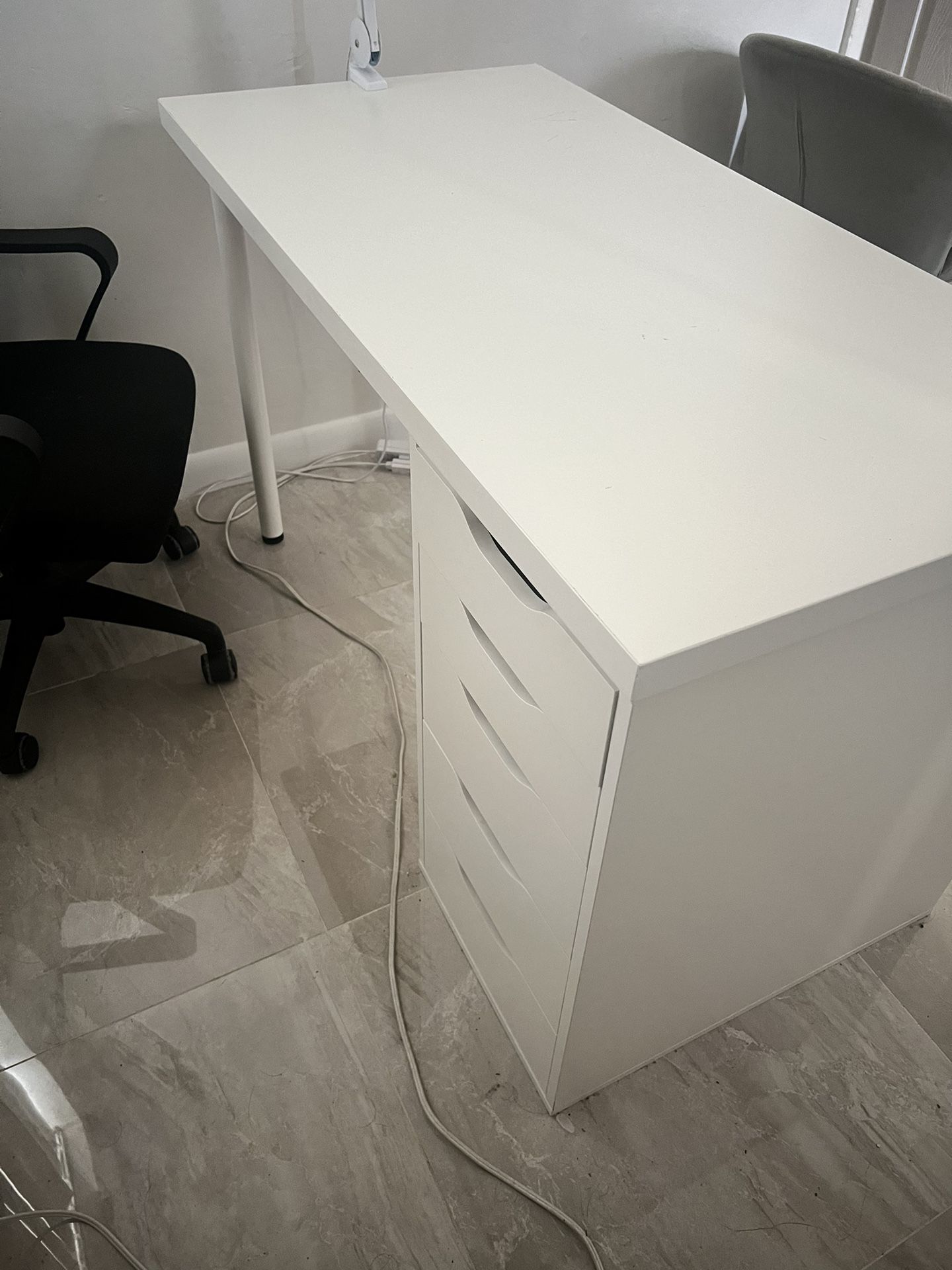 IKEA LAGKAPTEN DESK
