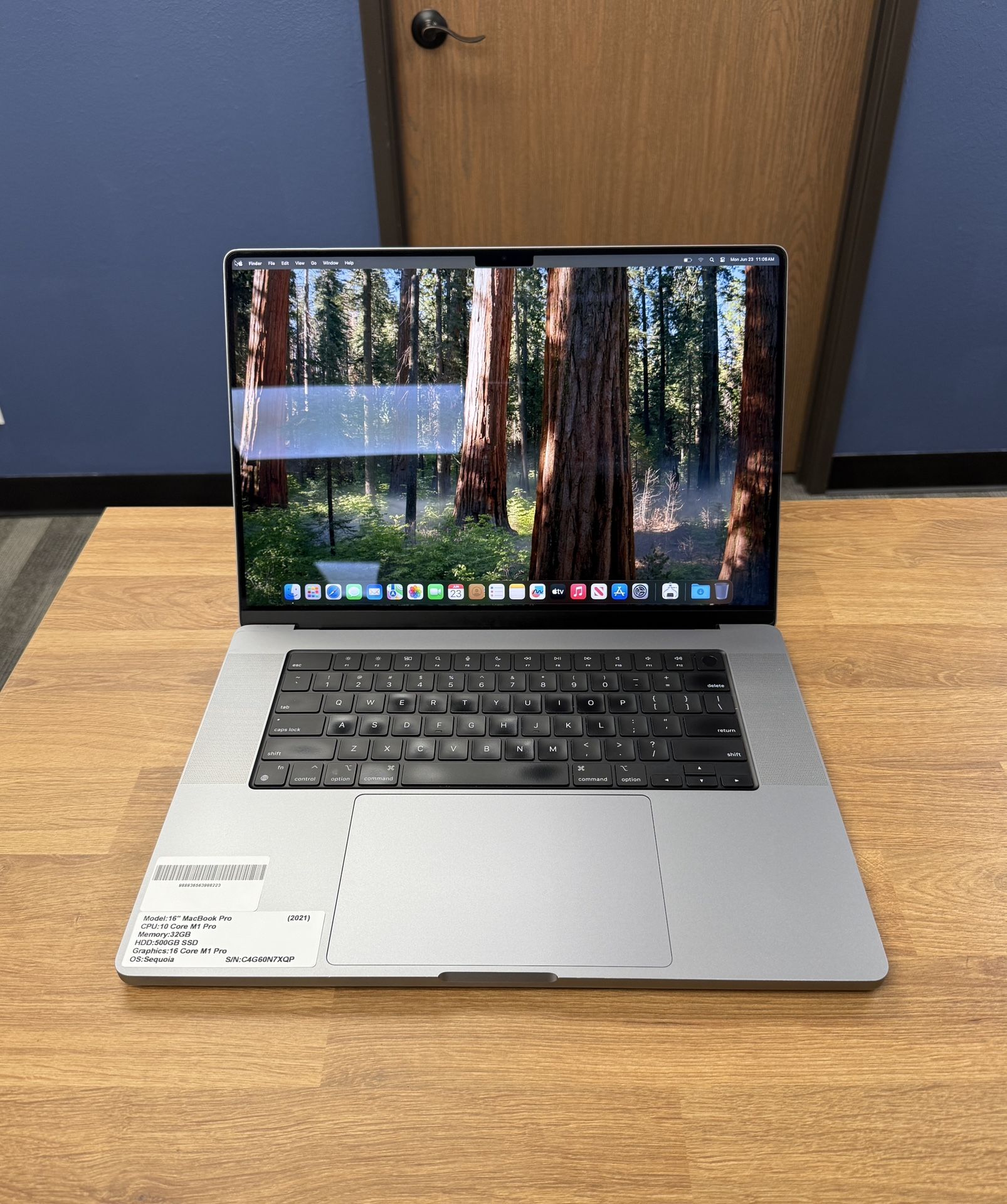 16" MacBook Pro M1 Pro 10 Core*32GB RAM*500GB SSD