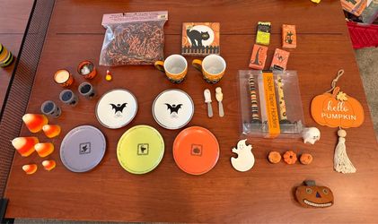 Halloween decorations Candles Plates Mugs