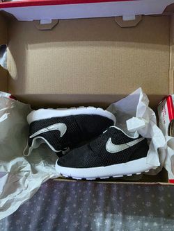 NEW NIKE ROSHE ONE TODDLER  SIZE 7C