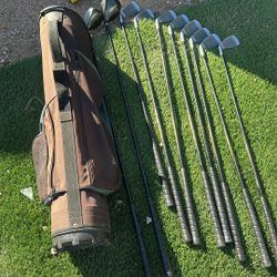 Spalding Golf Clubs And Golf Bag A Total Of 10
