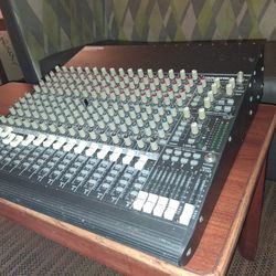 Mackie CR1604-VLZ 16 Channel Mic/Line Mixer