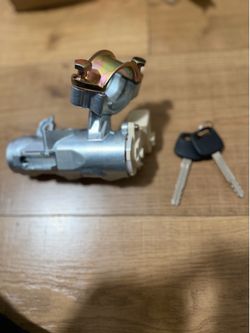 Ignition Switch Lock Cylinder with 2 Keys for Corolla RAV4 45020-38-1