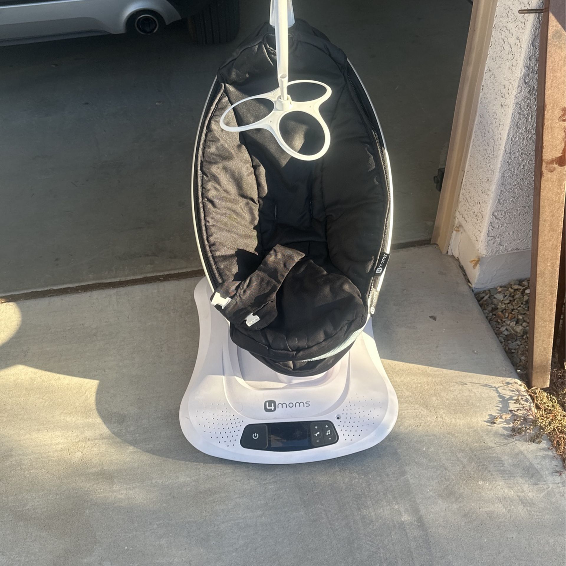 4moms mamaRoo 5 Multi-Motion Baby Swing in Black