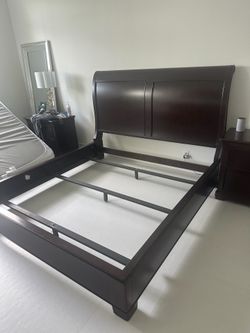 Bernhardt King Bedroom Set – Solid Dark Wood Luxury Furniture