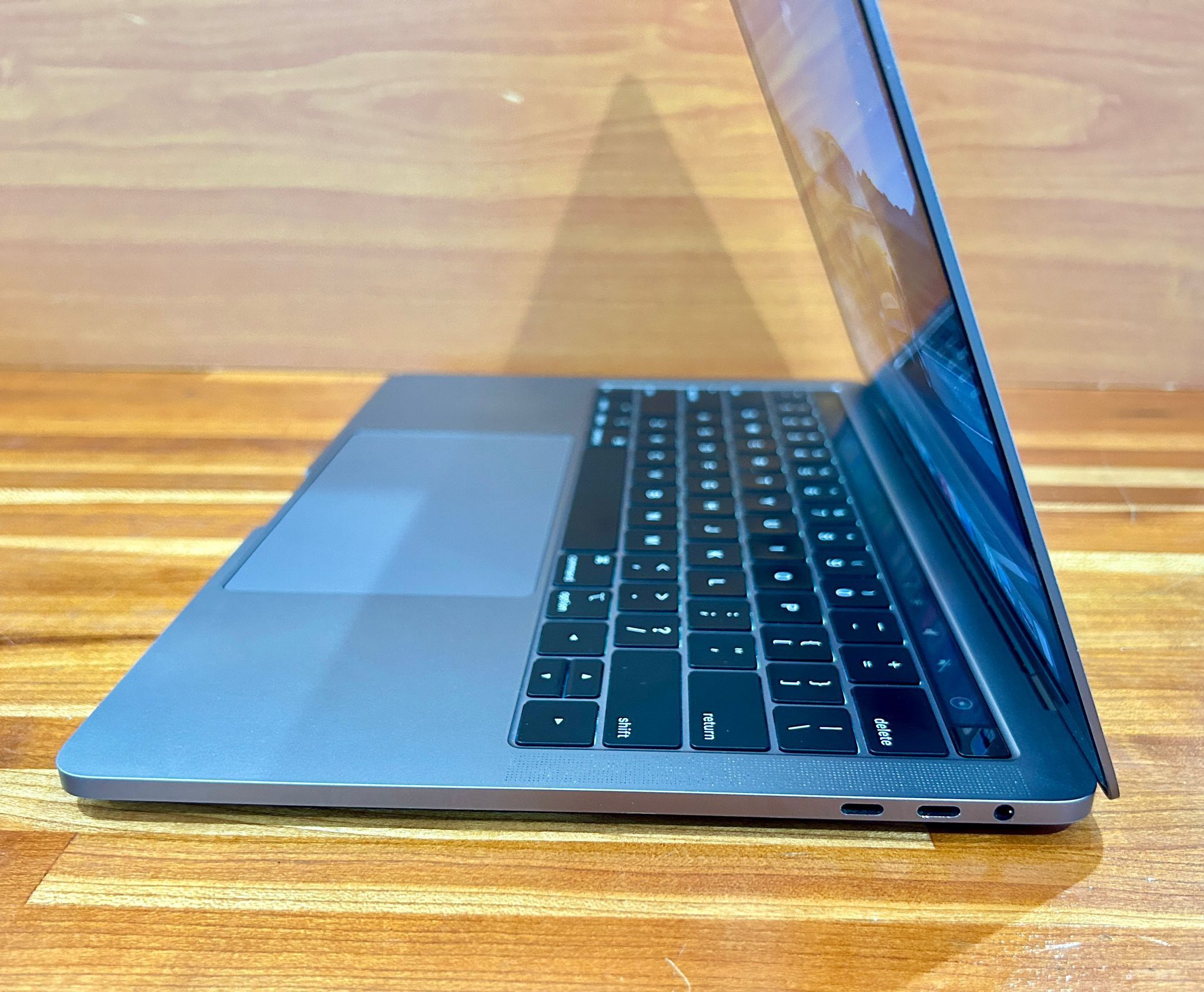 Apple MacBook Pro 13” 2018 TouchBar Core i7 16GB RAM 500GB SSD 