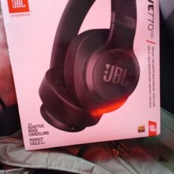 JBL Noise Cancelling Headphones Live 770