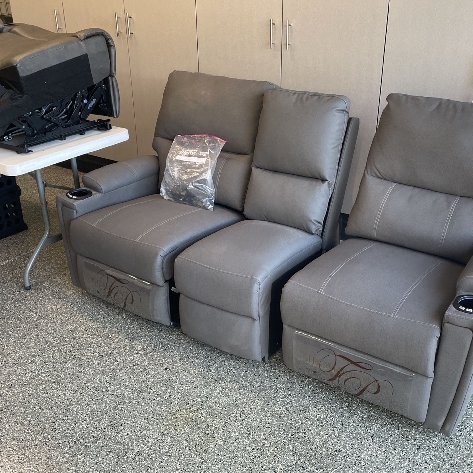 2023 Thomas Payne 70” dual theater seating for Sale in Queen Creek, AZ