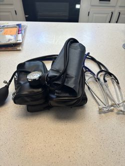 Five blood pressure cuff in four stethoscopes all for $10
