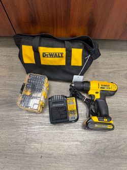 Dewalt DCD771 drill with accessories