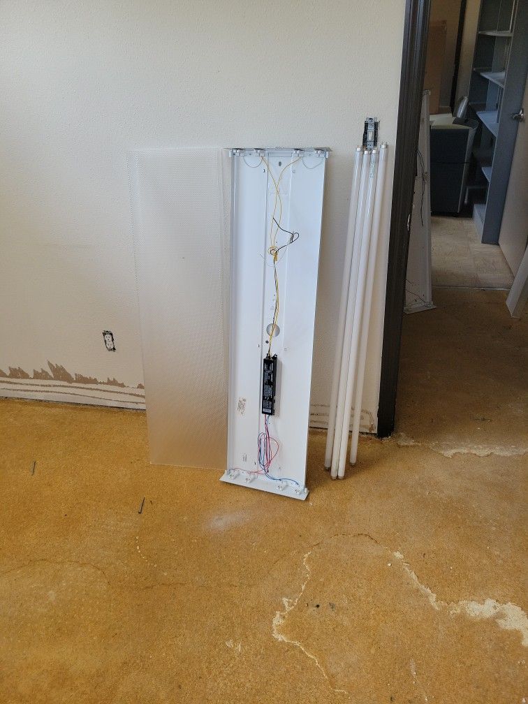 4 Ballasts /Lights /Fluorescent Lights