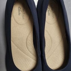 Almost new navy blue low heel shoe