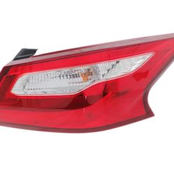 Nissan Altima Right Tail Light