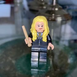 Lego Hannah Abbott 76412 Black Hufflepuff Robe and Legs Harry Potter Minifigure