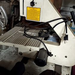 ## 9” Benchtop Band Saw – Compact Workshop Saw – Works