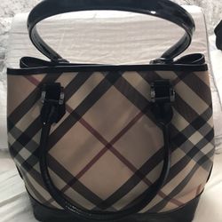 Bolsa Burberry.  Casi Nueva Original 