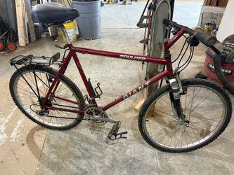 GIANT Boulder Mountain Bike mens size 58