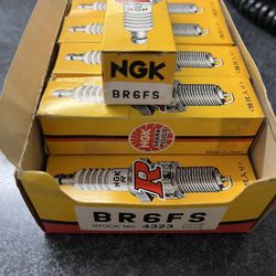 NGK BR6FS Spark Plug - Package Of 10 - New 