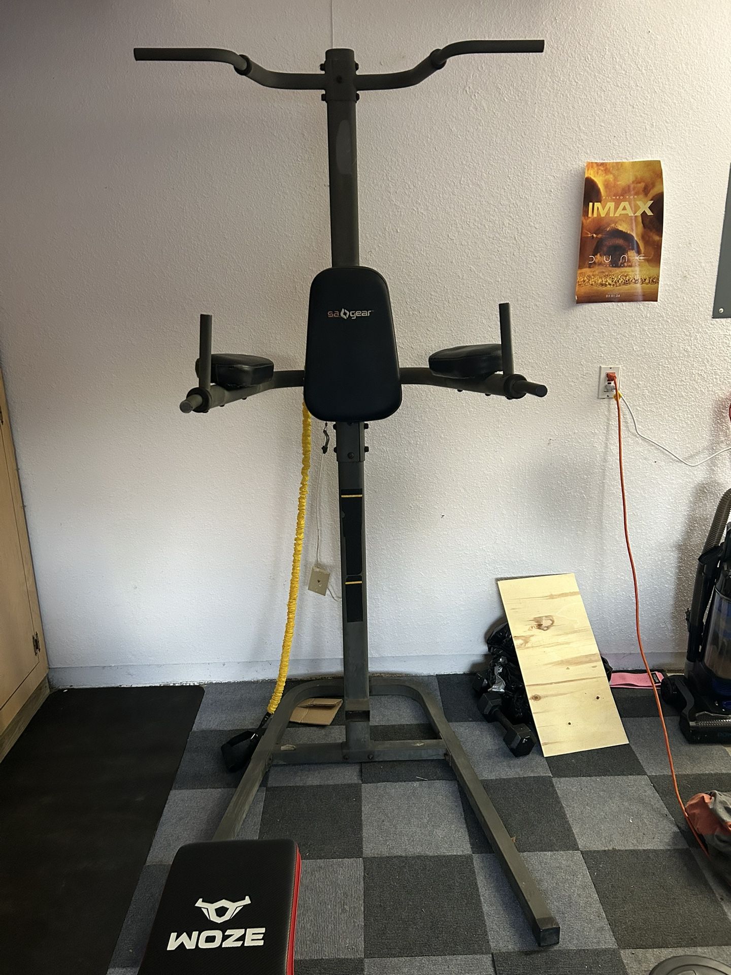 Dip / Pull-up Machine