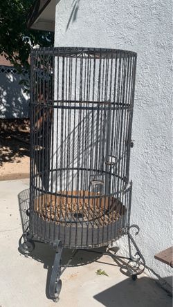 Large bird cage with stand suitable for macaws 🦜 or other birds lets trade