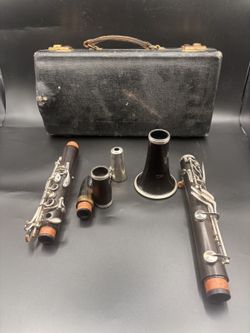 vintage C.G. Conn 424N  Clarinet - Tested Working condition.