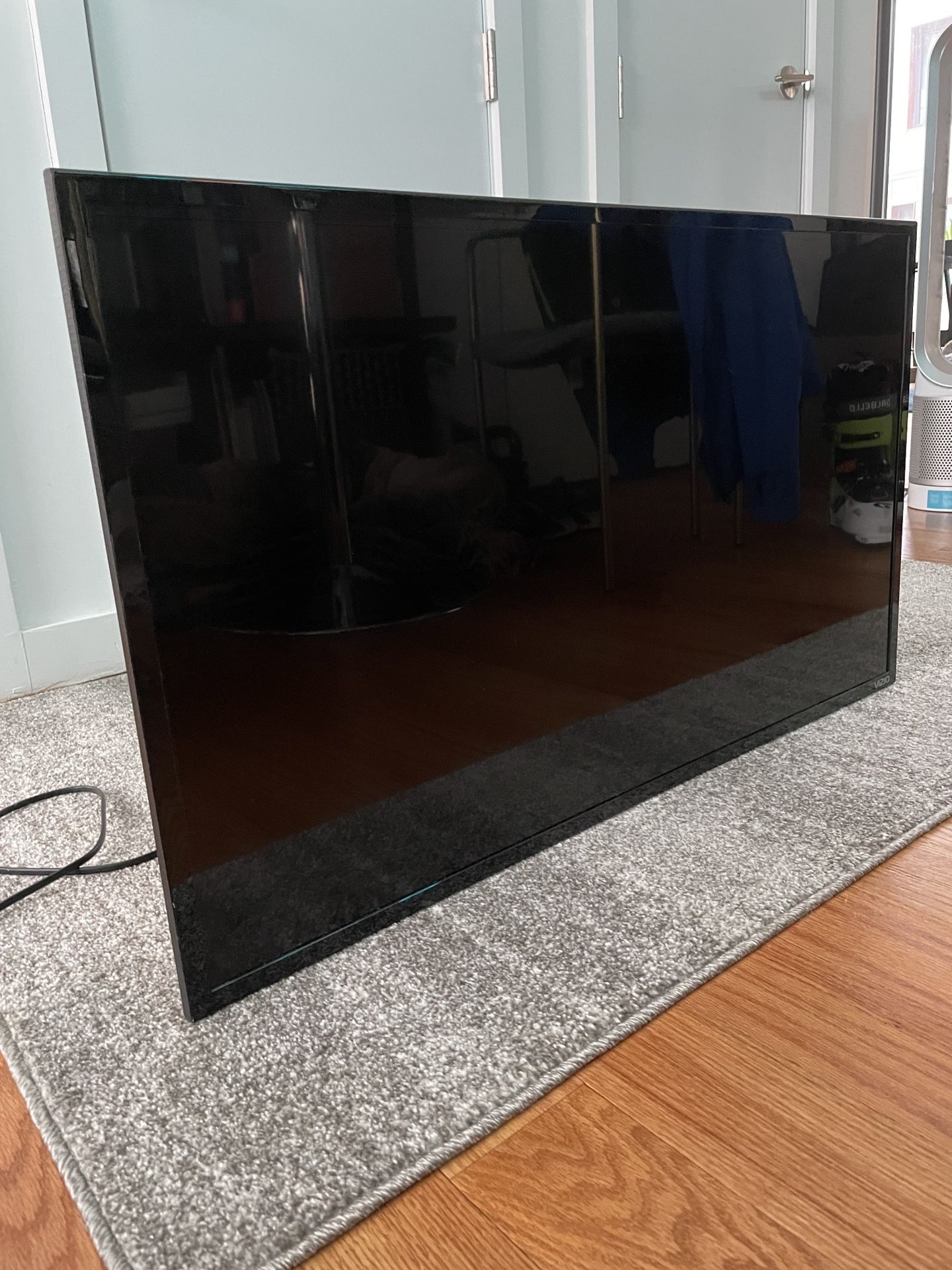 Vizio Television 39” Smart HDTV 1080P (Model D39f-E1) For Sale!