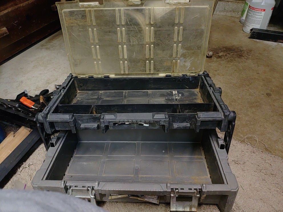 Husky 22-in Cantilever Professional Organizer