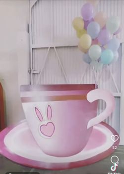 ALICE AND WONDERLAND-DISNEY TEA CUP-PHOTO OP
