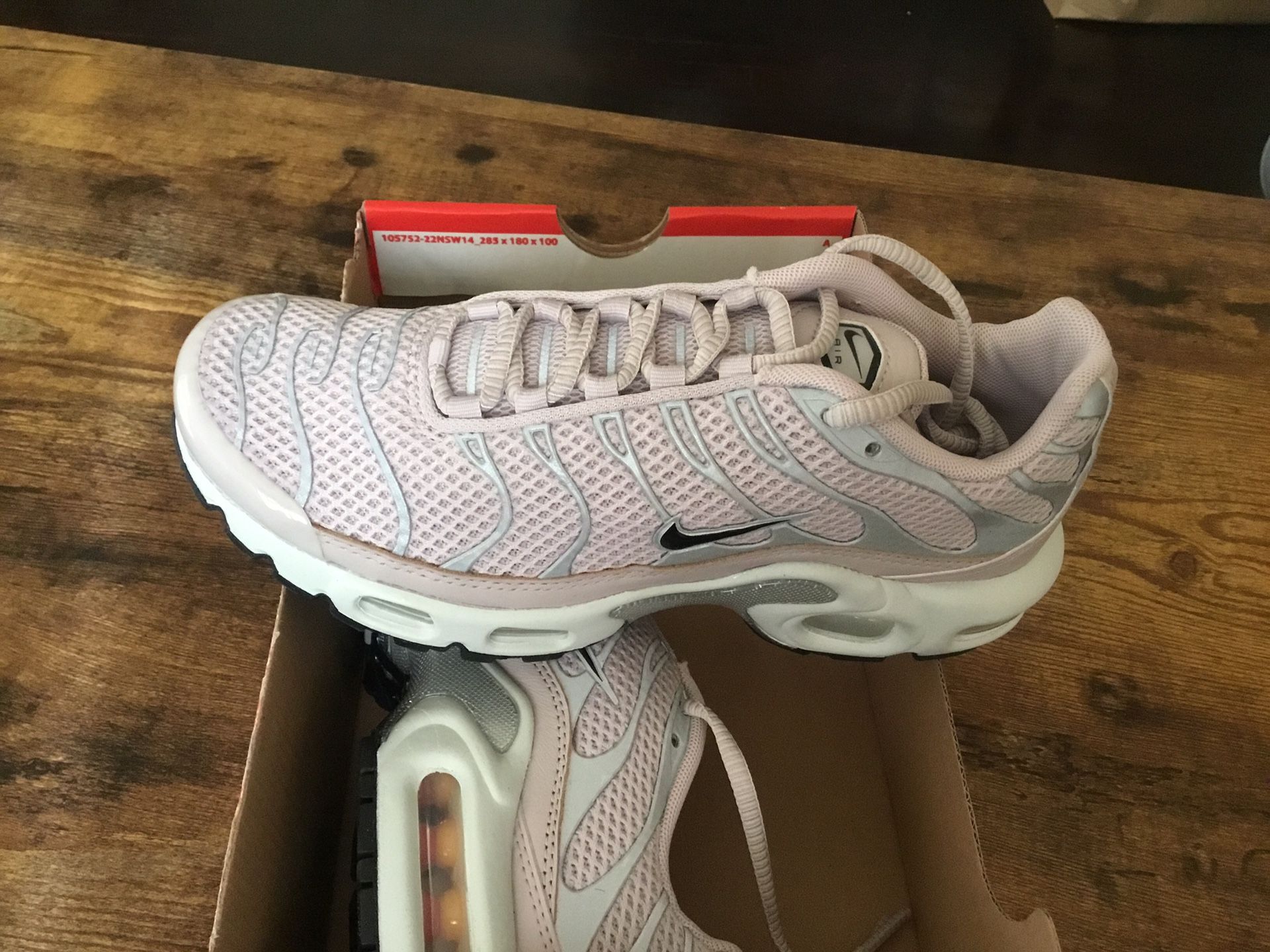 New Women’s Nike Air Max Plus size 6