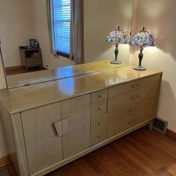 ****Antique Dresser Set**Mint Condition