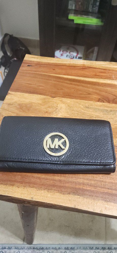 💯% MICHAEL KORS LEATHER WALLET IN NEW CONDITION 