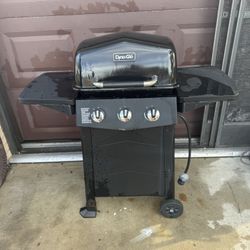 Dyna Glow 3 Burner Propane Grill $60firm Fcfs