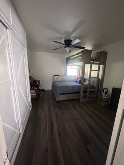 Twin bunk/loft bed