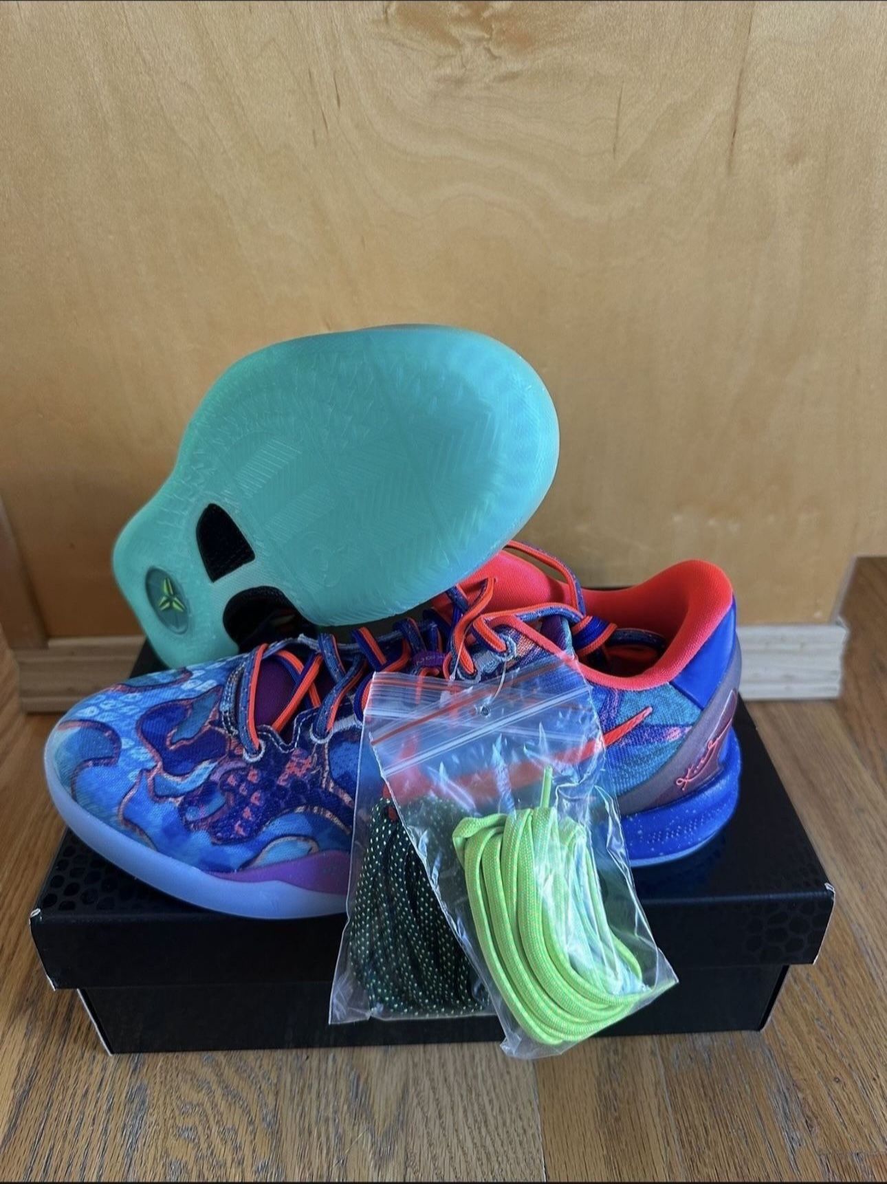 Nike Kobe 8 FN0266-800 Size 7Y Brand New