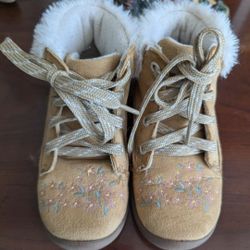 Girls boots Almost New Worn once 8m