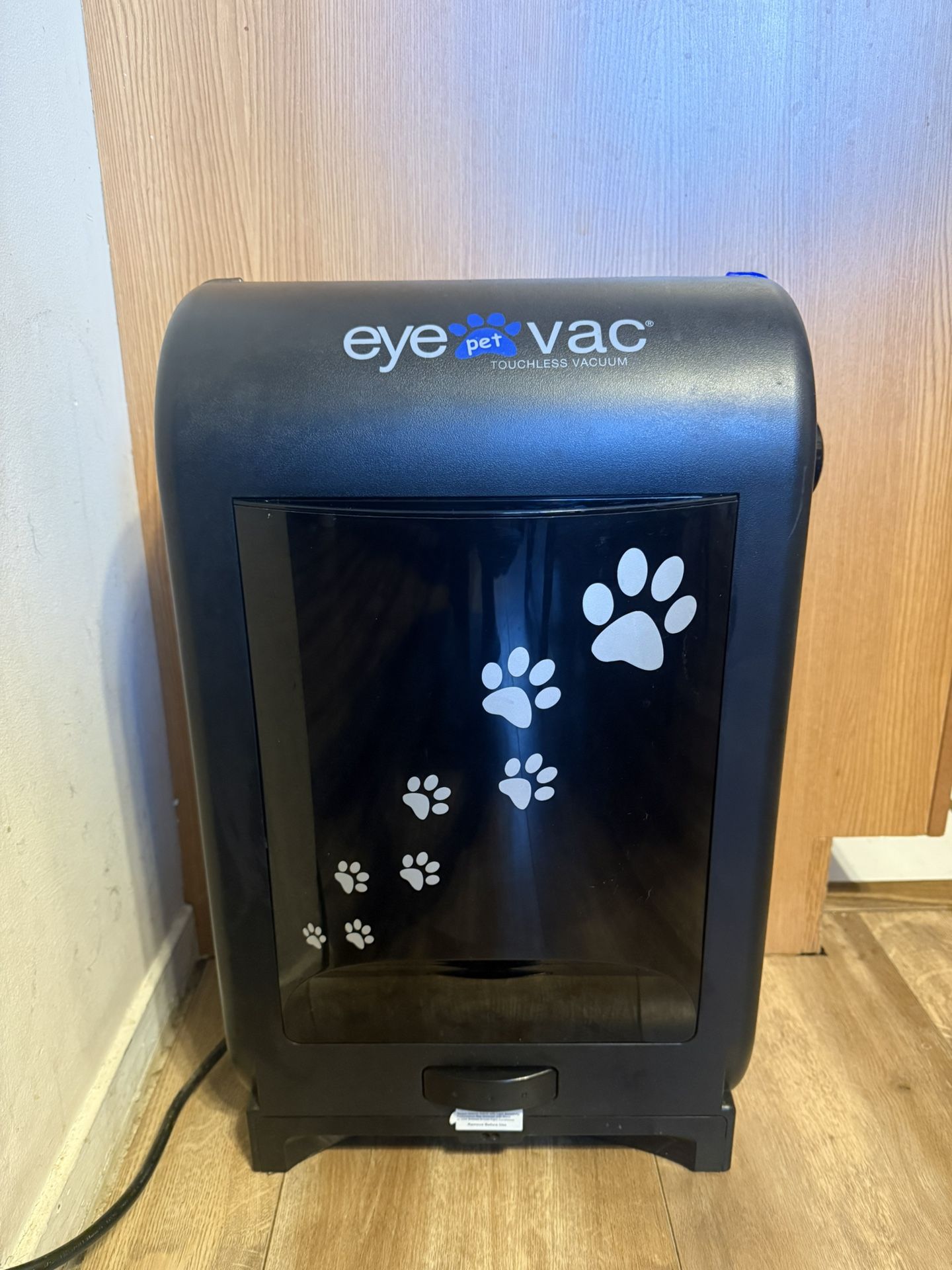 Eye pet vac touchless vacuum