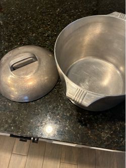Collectable Model: 4738-P * Type: 8-quart stock pot / Dutch oven (with matching lid) * Era: likely 1940s–1950s based on the stamp style and Magnalite 