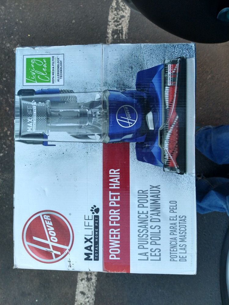 Brand new sealed in box Hoover Total Home Pet Bagless Upright Vacuum
