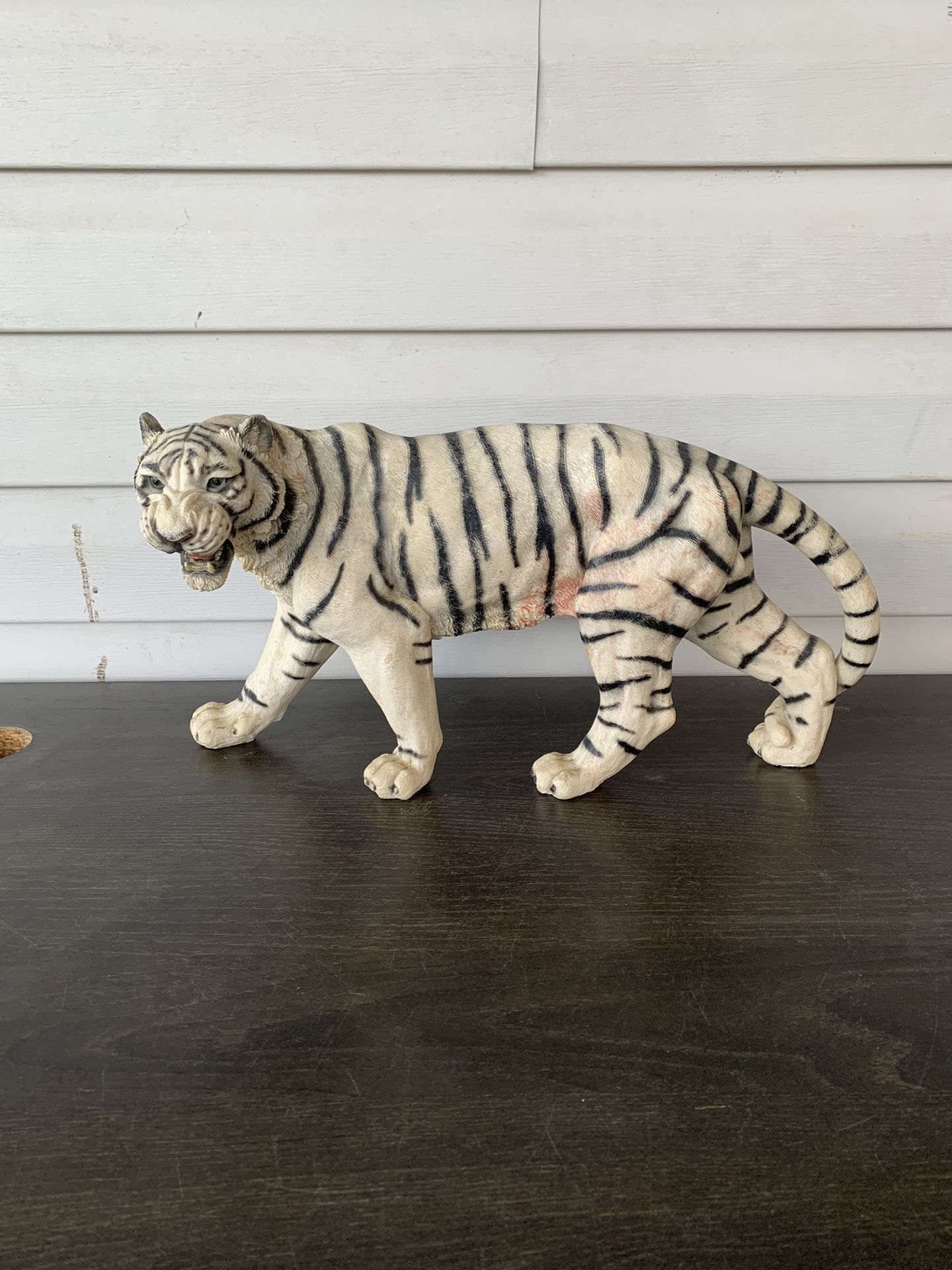 World of Wonders Tiger Statue Figurine DWK Collection 2003 Large 18”x:10".