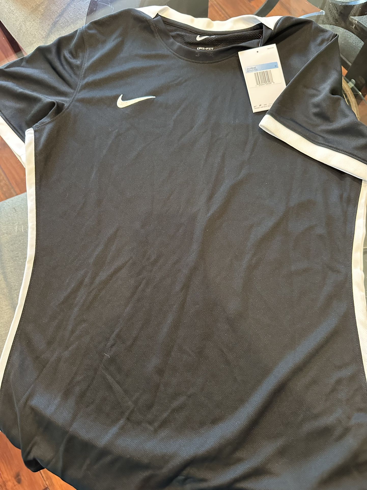 Nike Women’s Jersey Medium