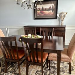 Bassett Dining Furniture Set
