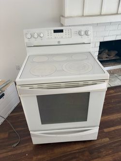 Kenmore White Electric Range with Glass Cooktop