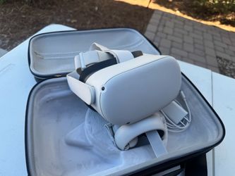 Oculus Quest 2 64GB VR Headset + Controllers + Carrying Case