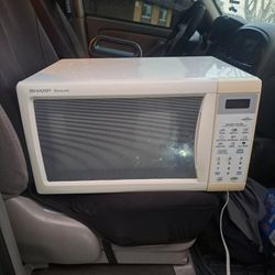 Nice Microwave.   Works Great.  Clean 